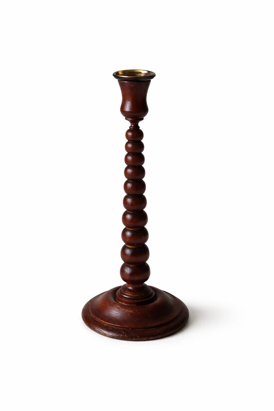 Koka svečturis tumši brūnā tonī 